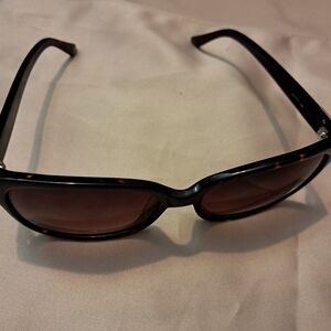 Oscar de la Renta Tortoise Shell Sunglasses. No case